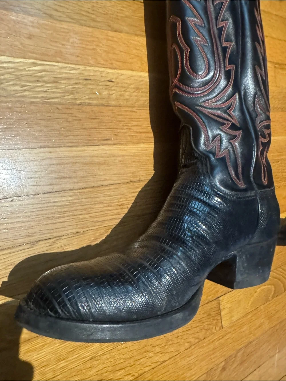 Lucchese men Black Leather Western Cowboy Boots with Burgundy Stitching size 7.5